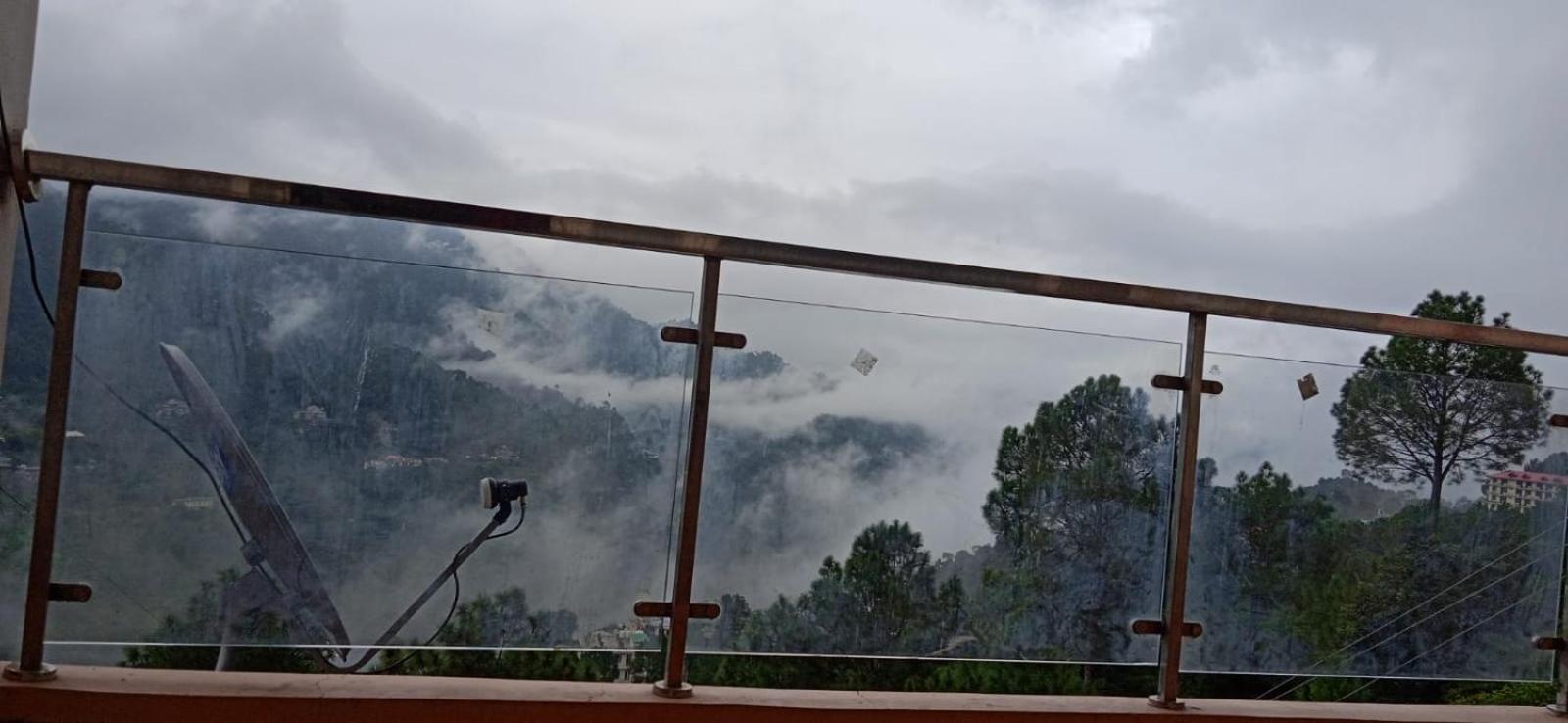 Mystic Forest View Kasauli I Serviced Villa I Best Seller I Vacations I Family Events I Open Air Lawn I Sky Bonfire I Kasauli By Exotic Stays Exterior foto